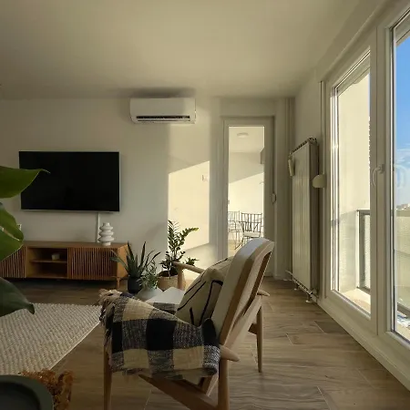 Dashing Oasis Apartment